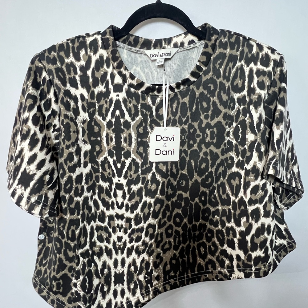 Davi & Dani Black and Cream Leopard Print Top